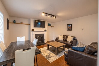 Building Photo - 59 Military Rd