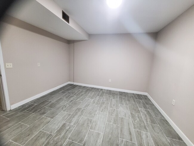 Building Photo - 455 Emerald Lake Dr
