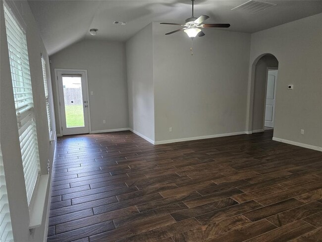 Building Photo - 5621 Sacco St