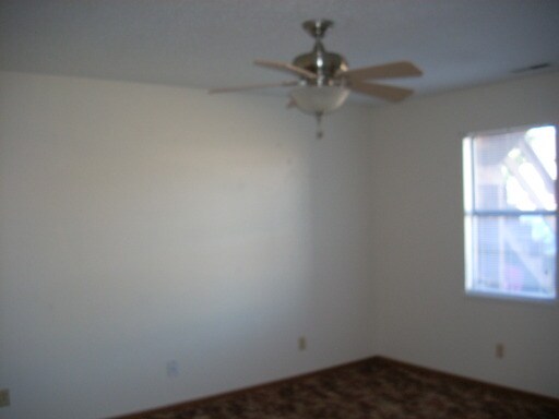 Building Photo - 828 E Prairie Hill Dr