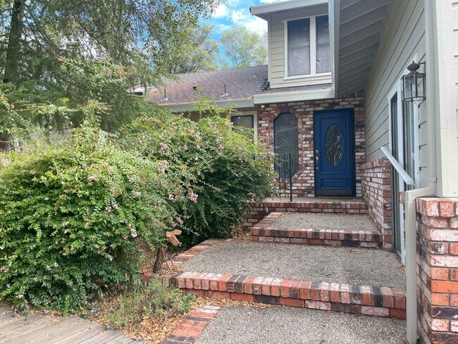 Building Photo - Lake view 3 bedroom, 3 bath plus office in Lake Wildwood, Penn Valley, CA