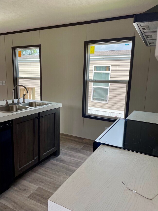 Building Photo - 720 S Shanks St