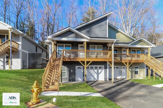 Foto del edificio - 440 Little Sycamore Ln