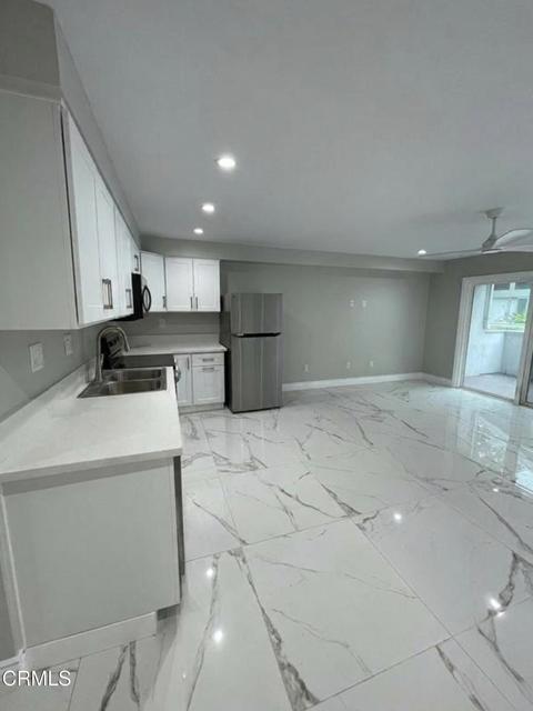 Foto del edificio - 2663 E Harbor Blvd