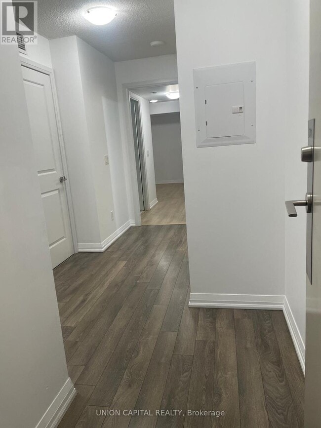 Building Photo - 30 Meadowglen Pl