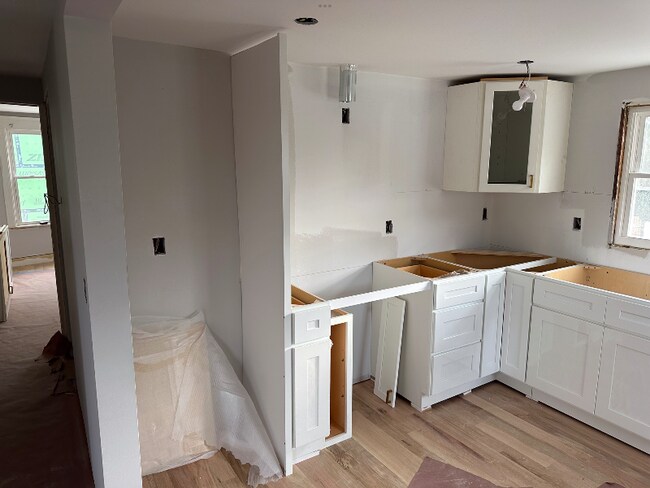 Building Photo - 701a 13th Ave