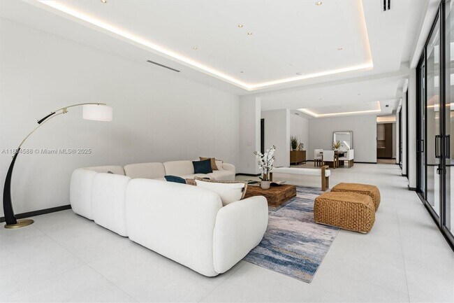 Building Photo - 8000 SW 62nd Ct