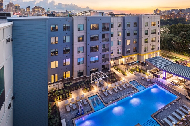 Building Photo - Edge 1909