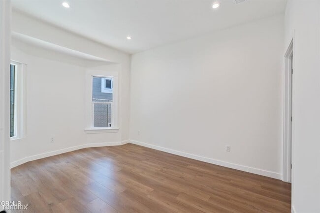 Building Photo - 2 br, 2 bath 4plex - 5423 1/4 Ash St