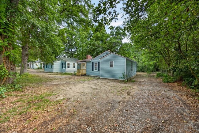 Building Photo - 2218 Holt Dr