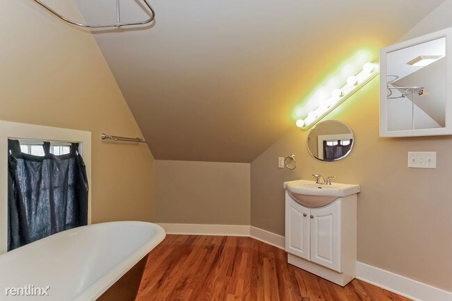 Foto del edificio - 536 Lafayette Ave NE