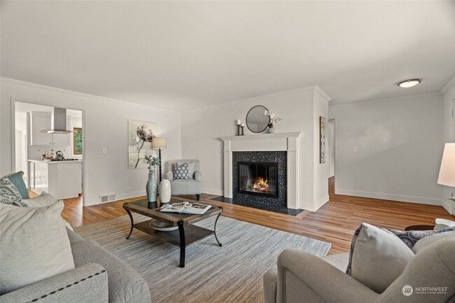 Building Photo - Spacious rambler-style 4 bed 2 bath house in Edmonds