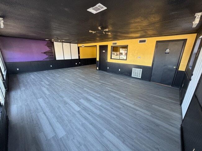 Building Photo - 2105 N Broadway St