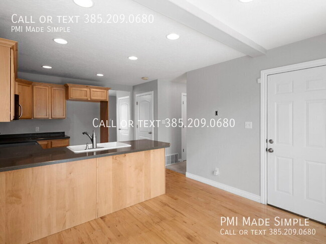 Foto del edificio - Spacious 5-Bedroom Home in Cedar Hills wit...