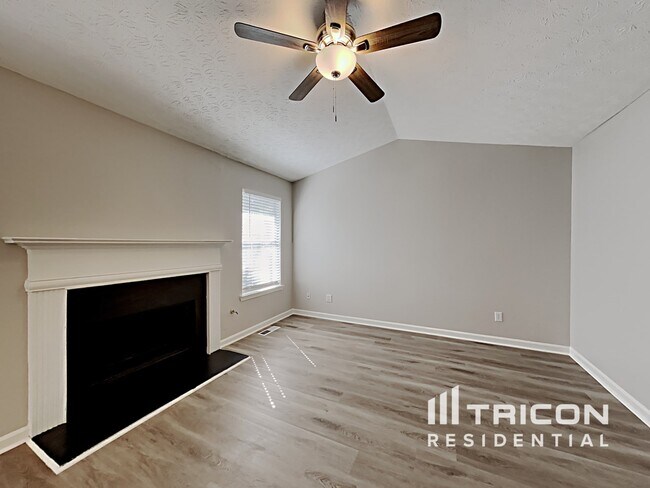 Foto del edificio - 321 Autumn Lake Dr