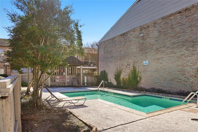 Building Photo - 2100 Wilcrest Dr