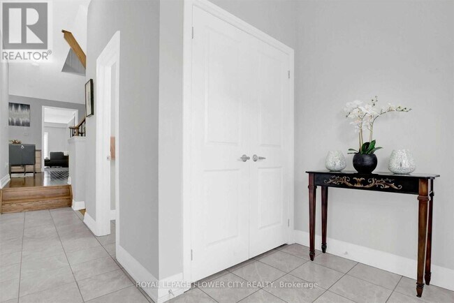 Building Photo - 11 Dalbeattie Dr