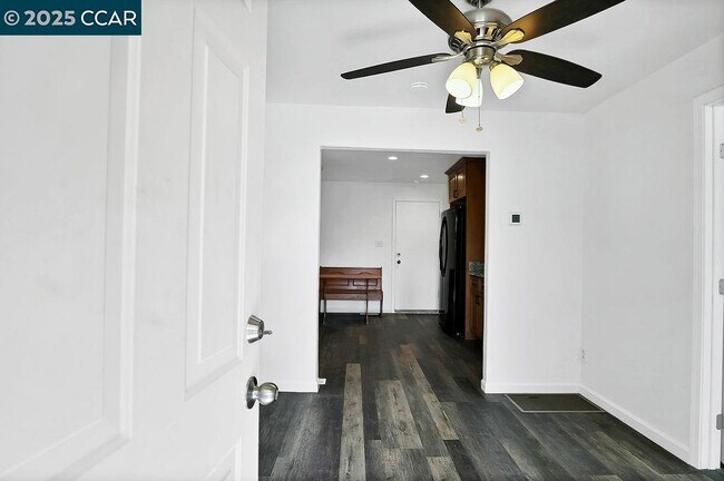 Foto del edificio - 2381 Monterey Ave