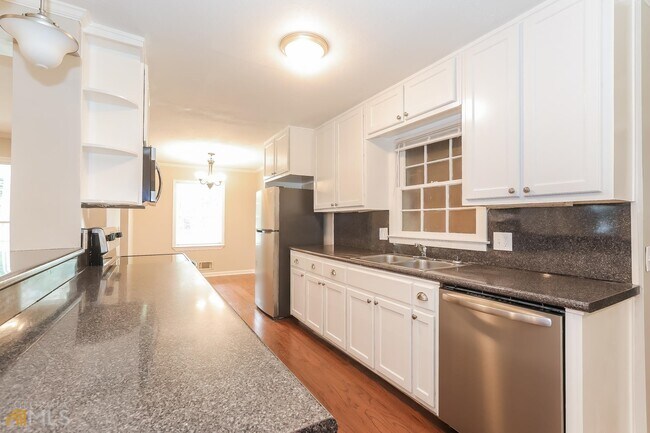 1400 Springwood Dr NW photo'