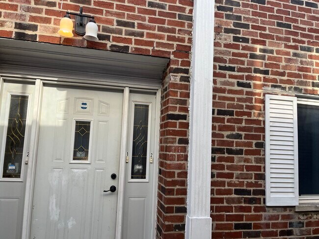 Building Photo - A 2 bedroom unit in Chicago