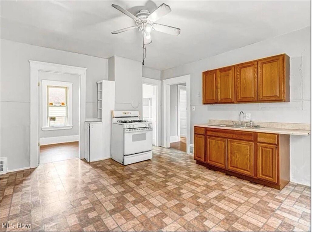 3635 E 49th St Cleveland, OH 44105 – photo 2