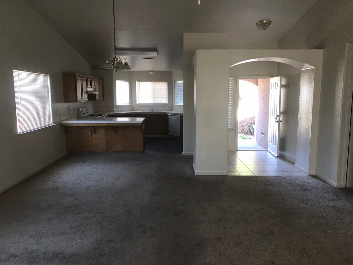 4285 W Saginaw Way, Fresno, CA 93722 House Rental in Fresno, CA