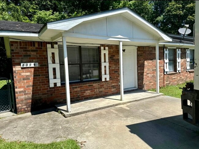 Building Photo - 801 Sandpiper Dr