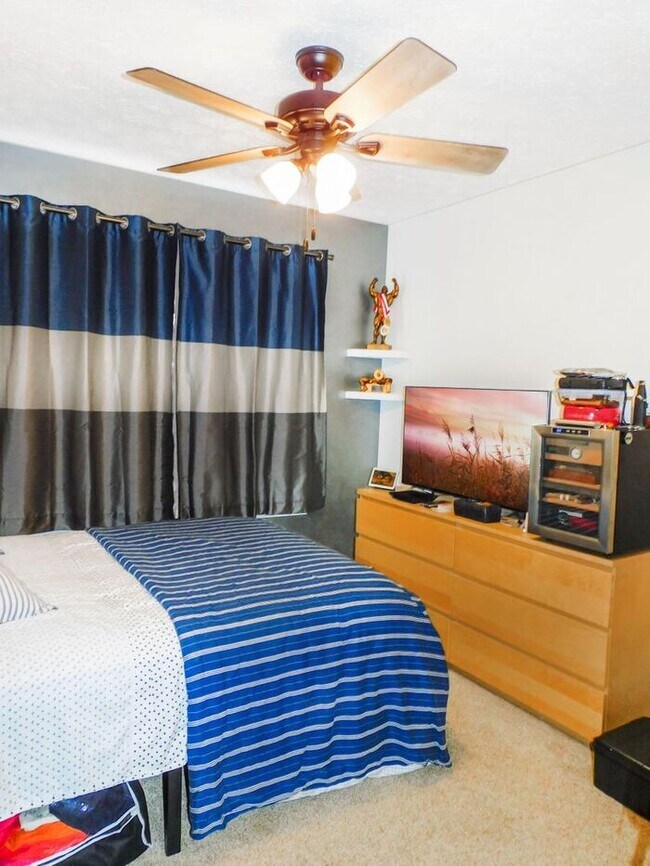 Building Photo - 35575 Army Navy Dr
