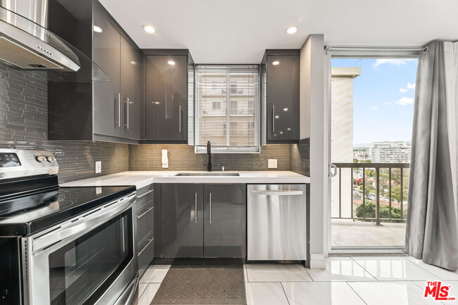 Building Photo - 10747 Wilshire Blvd