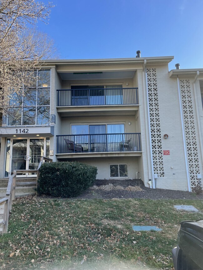 Foto del edificio - 1142 Cove Rd