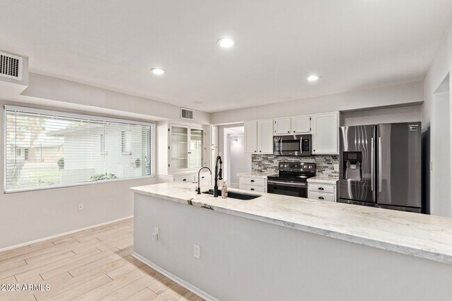 Foto del edificio - 627 W 16th St