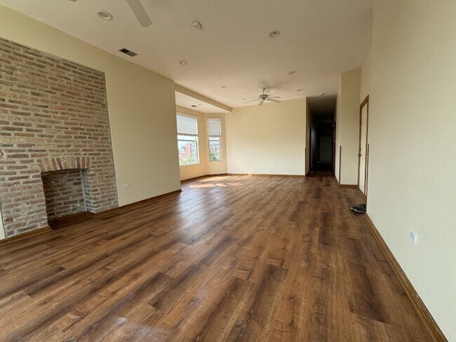 Foto del edificio - 3158 W Jackson Blvd