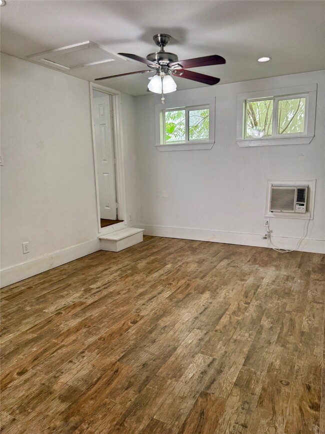 Foto del edificio - 814 1/2 W 21st St