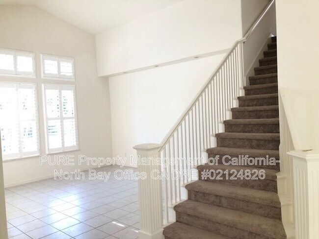 Building Photo - 516 Hawk Dr
