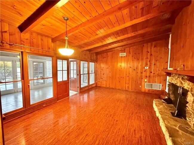 Building Photo - 15909 Vincennes St