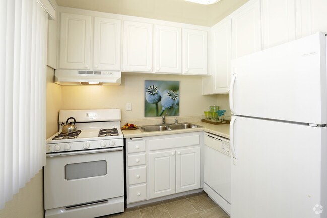 Coral Bay Apartments San Diego Ca Apartments Com Coral Bay Apartments San Diego Ca Apartments Com