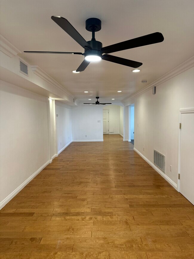 Foto del edificio - 22020 Village Way Dr