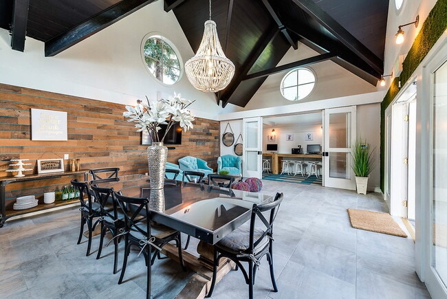 Building Photo - Willow Lake