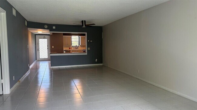 Building Photo - 2440 Deer Creek Country Club Blvd