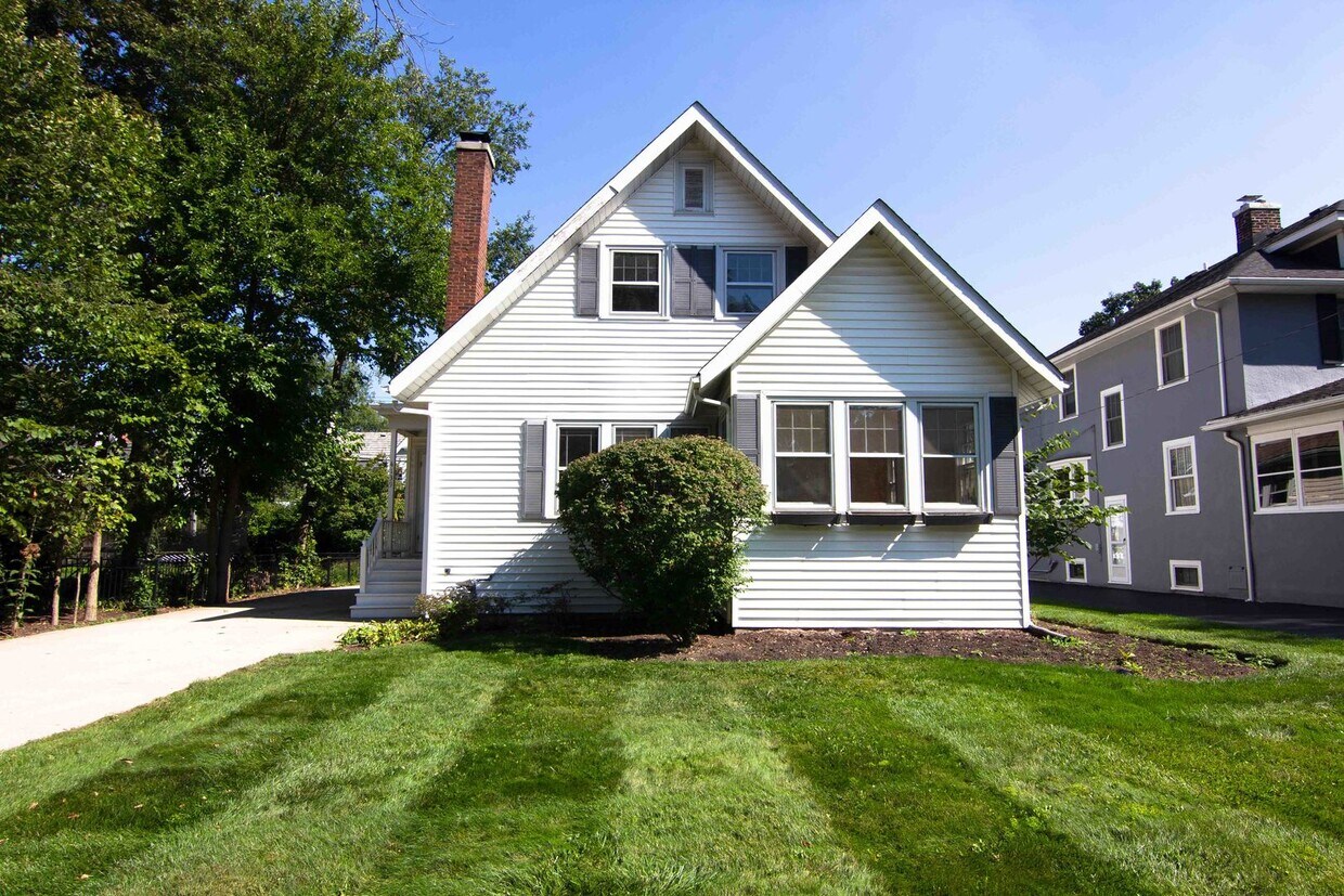 Primary Photo - 4139 Central Ave