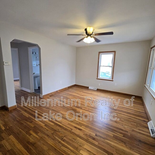 Foto del edificio - 353 South Blvd W