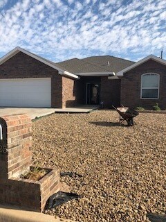 Building Photo - NEWER HOME ON QUIET STREET