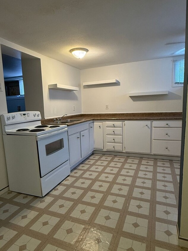Primary Photo - 1718 E Avenue B