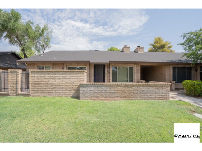 Building Photo - This lovely 3/2 Tempe Condo Unit Offers a ...