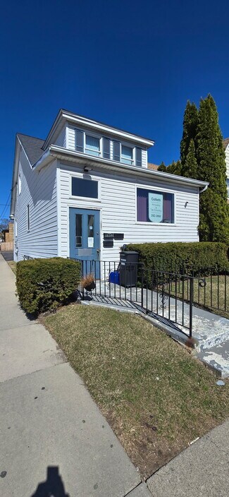 Building Photo - 2902 Pine Ave