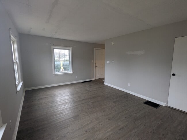 Building Photo - 2880 Ruhl Ave