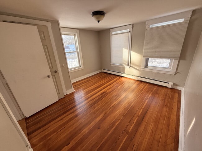 Building Photo - 187 Beach St