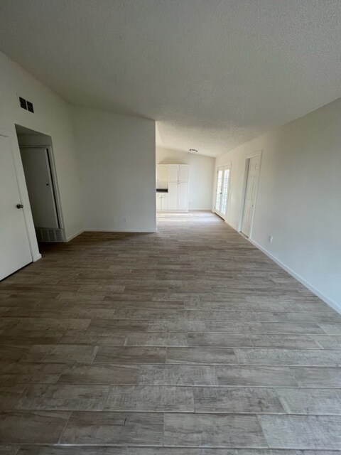 Building Photo - 61639 Granada Dr
