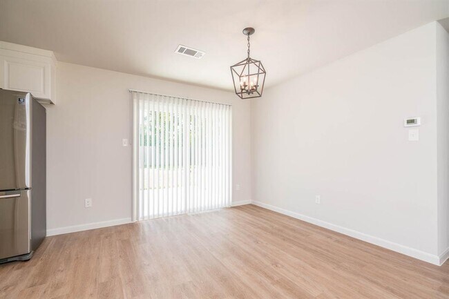 Building Photo - 511 Avondale Ln