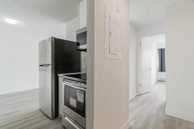 Building Photo - 315 1st St E